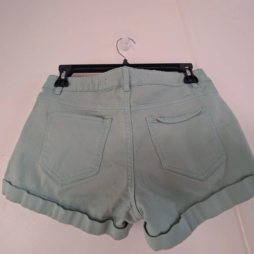 🎀$5 Tinselton Women's Jrs Green Shorts - Picture 2 of 6